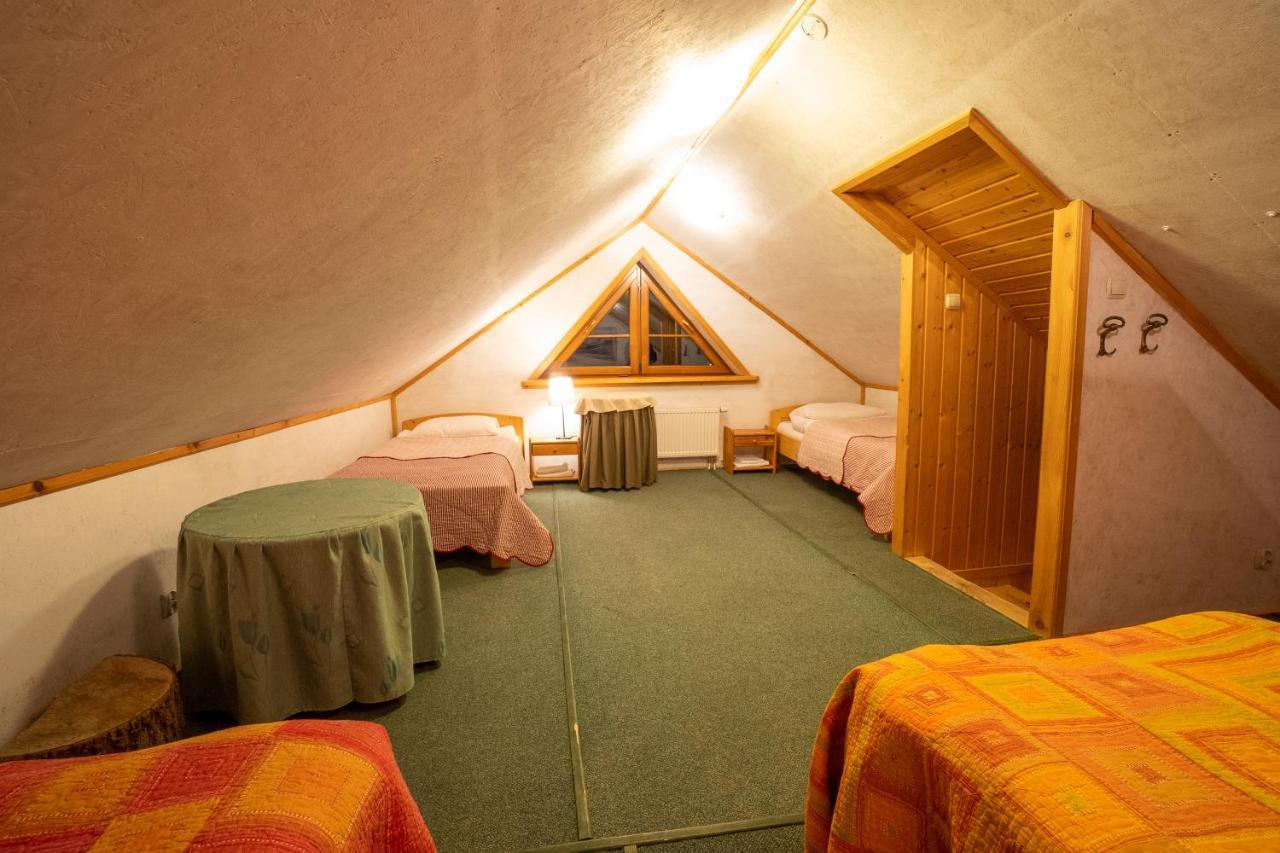 Gosciniec Debowa Gazdowka Bed & Breakfast Устшики Долне Екстериор снимка