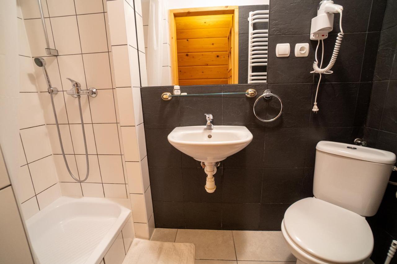 Gosciniec Debowa Gazdowka Bed & Breakfast Устшики Долне Екстериор снимка