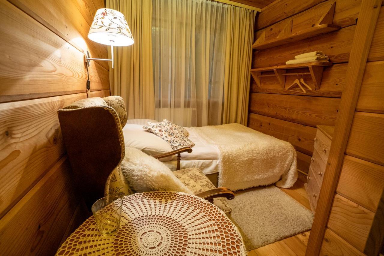 Gosciniec Debowa Gazdowka Bed & Breakfast Устшики Долне Екстериор снимка