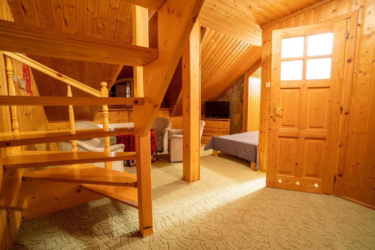 Gosciniec Debowa Gazdowka Bed & Breakfast Устшики Долне Екстериор снимка