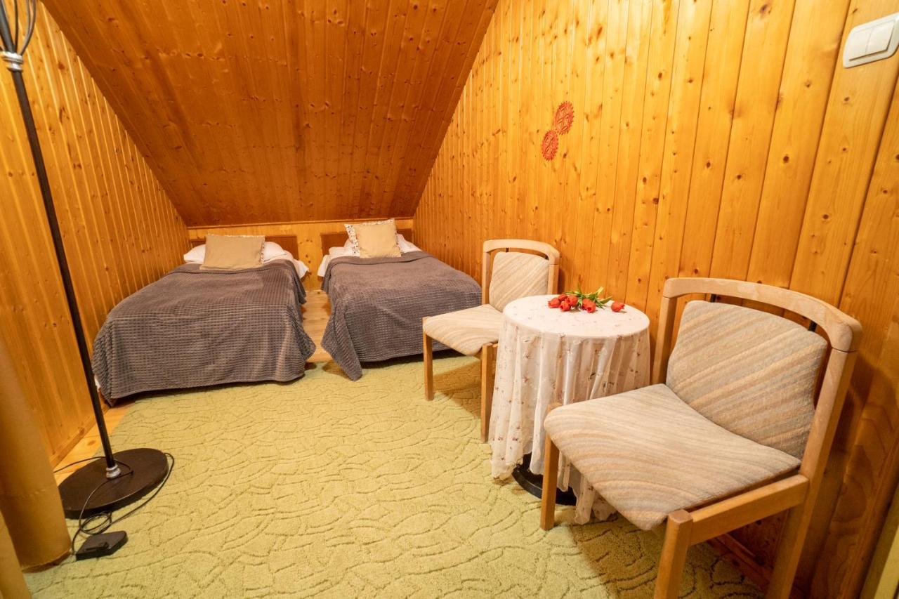 Gosciniec Debowa Gazdowka Bed & Breakfast Устшики Долне Екстериор снимка